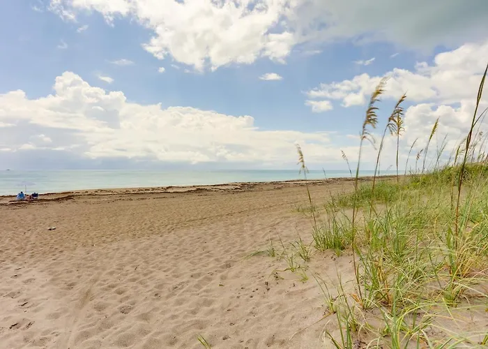 Idyllic Fort Pierce Retreat - Walk To Beach!