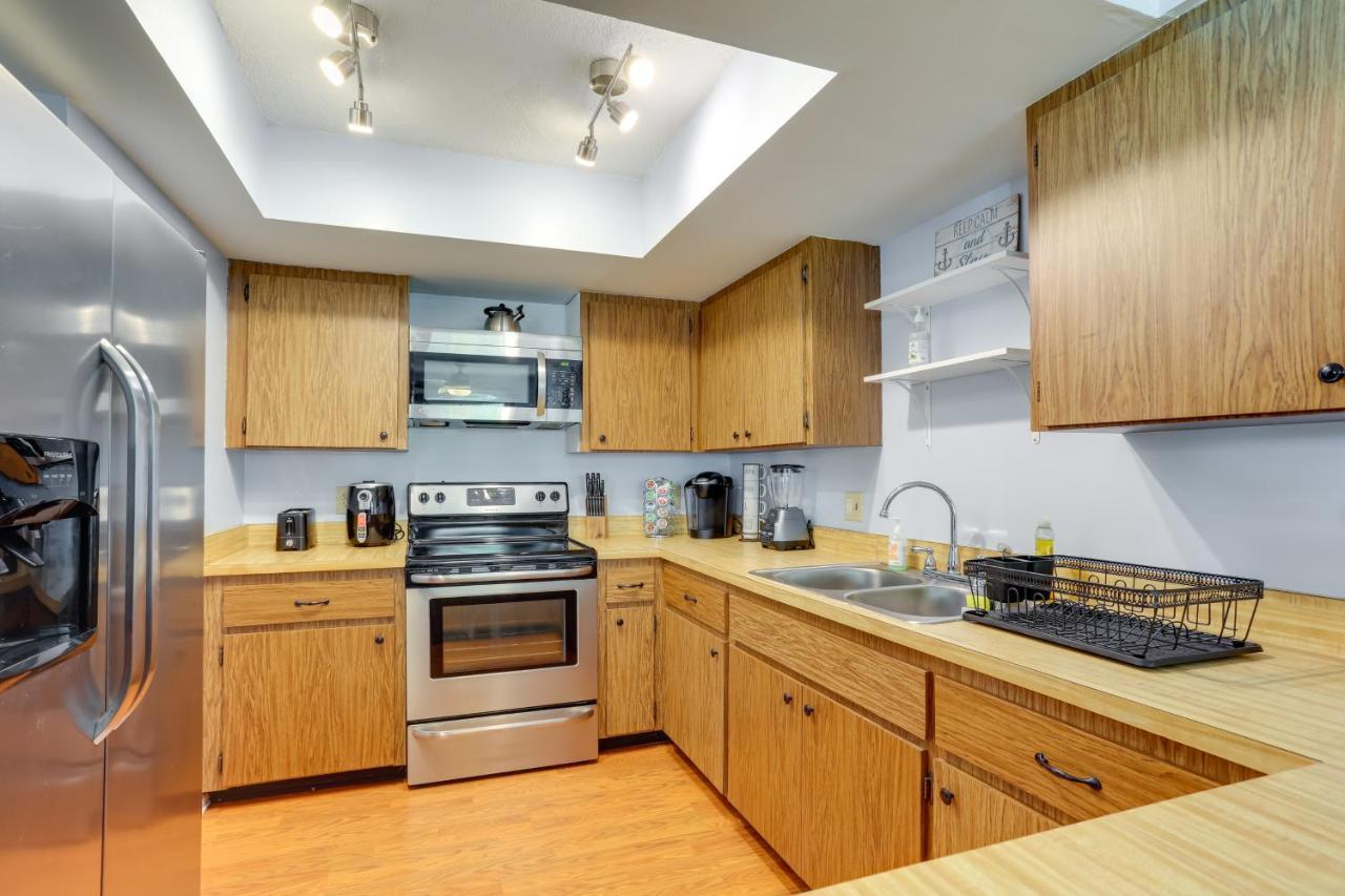 Apartment Idyllic Pierce Retreat - Walk To Beach! *